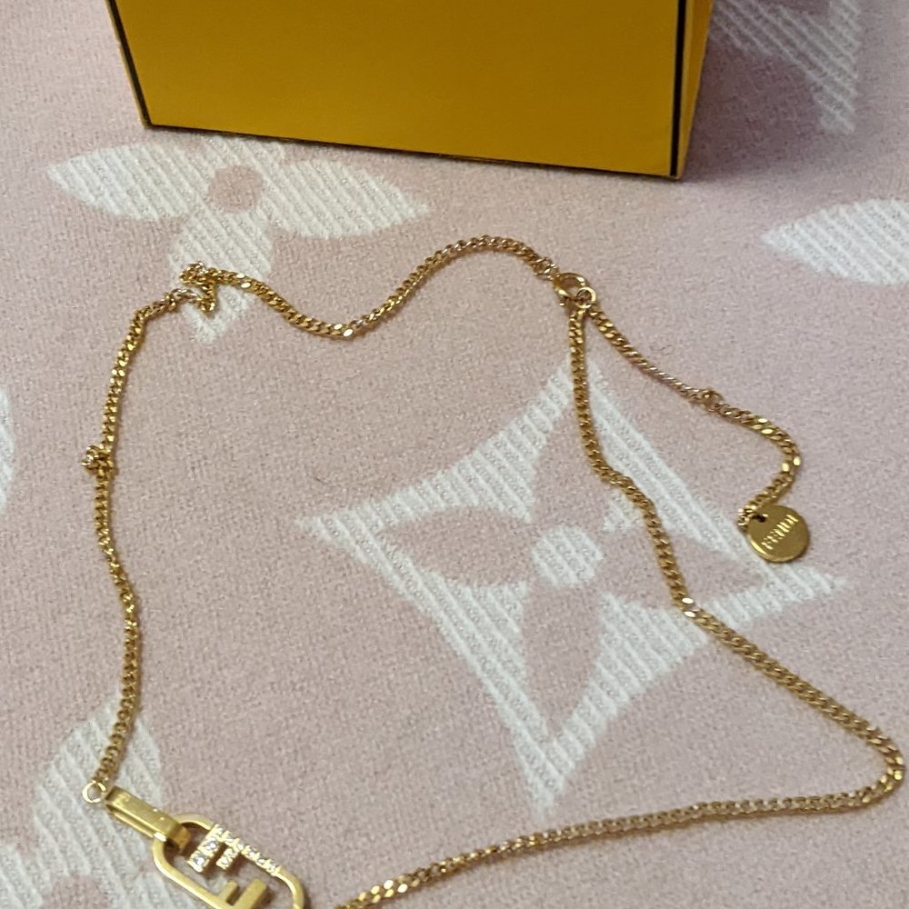 💎✨AUTHENTIC✨💎 Fendi necklace